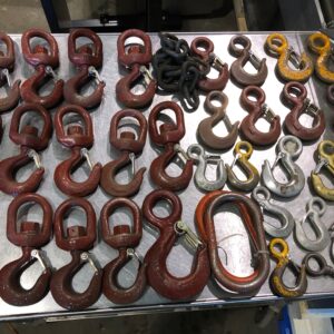 Lot of 34 chain hooks