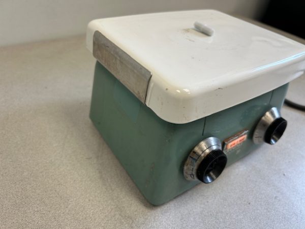 Corning PC-351 heating / stirring plate for laboratory - Image 3