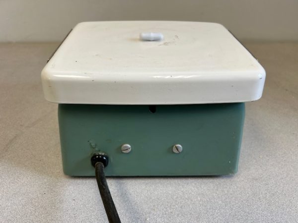 Corning PC-351 heating / stirring plate for laboratory - Image 4