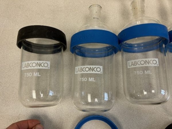 Lot de bouteilles et joints Labconco Lyph-Lock pour laboratoire – Image 2