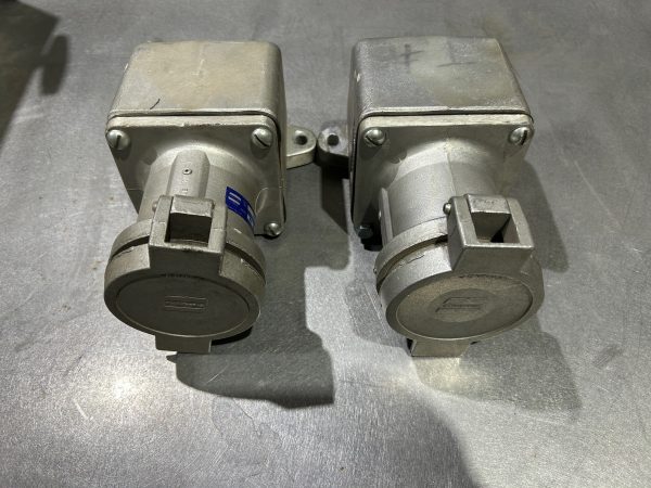 Prise XP femelle Crouse Hinds 600V no AR641