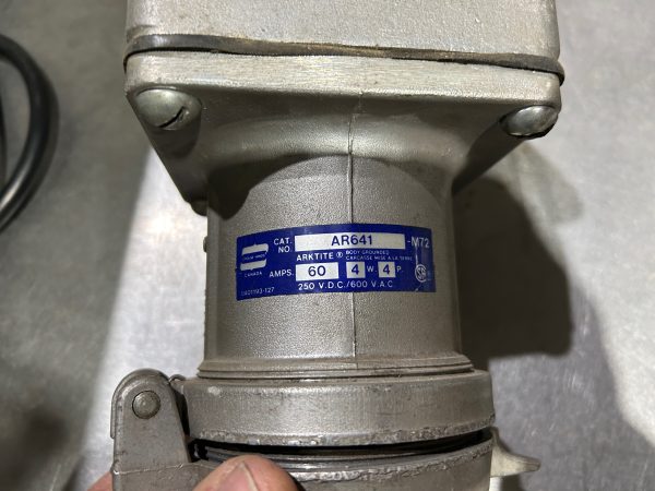 Prise XP femelle Crouse Hinds 600V no AR641 – Image 6