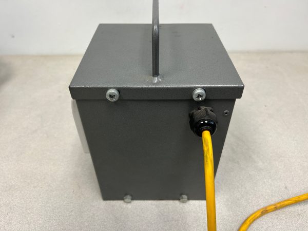 110-240V, 500VA Transformer with European plugs - Image 2