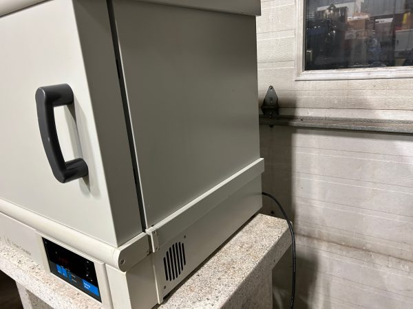 Fisher Scientific Isotemp laboratory oven model 725F - Image 3
