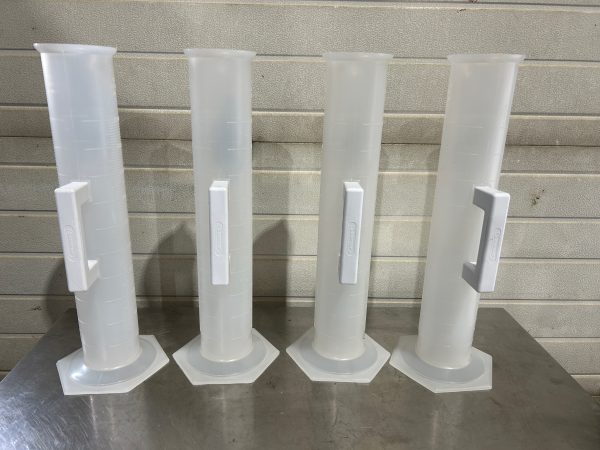 Laboratory 2 liter Scienceware graduated cylinder, - Image 2