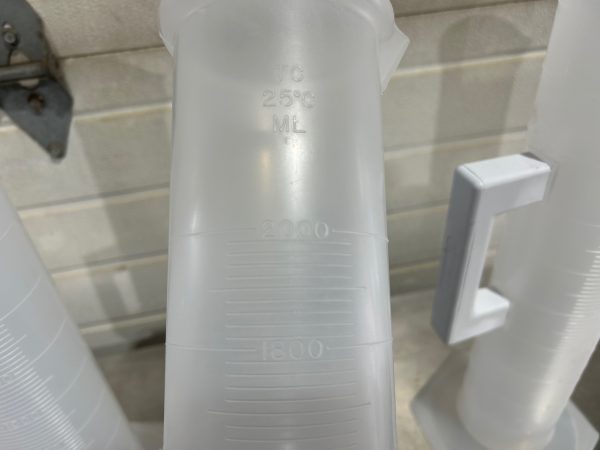 Laboratory 2 liter Scienceware graduated cylinder, - Image 4