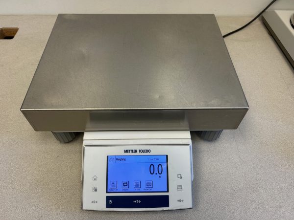 Mettler Toledo model XS32001LDR laboratory scale