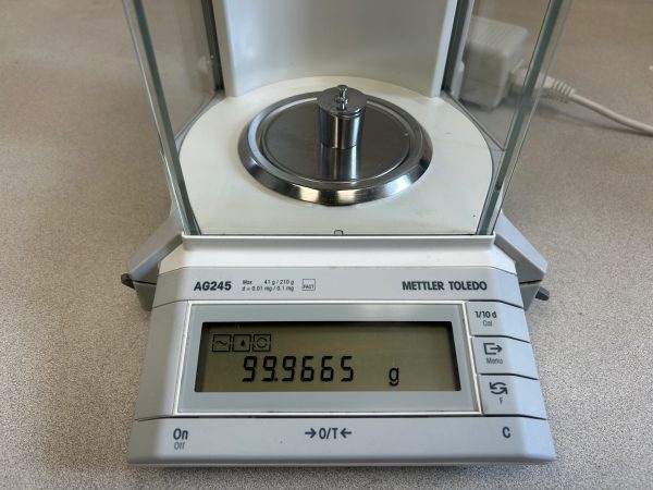 Mettler Toledo AG245 precision laboratory scale - Image 6