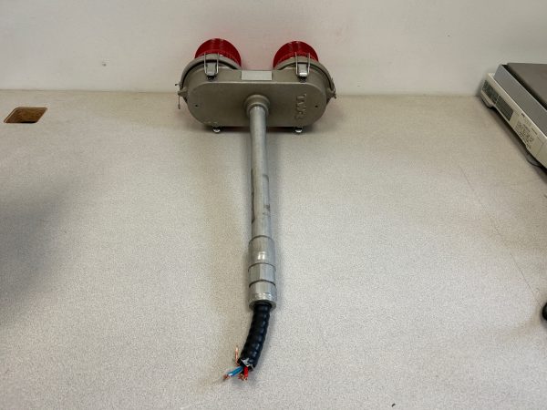 Lumière double TWR L-810 (OL2) – Image 3