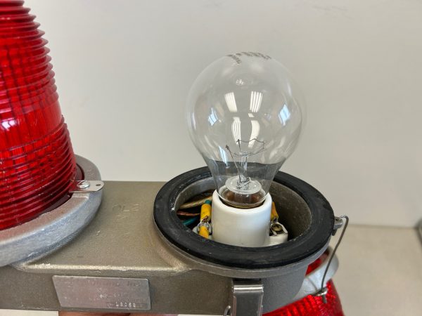 Lumière double TWR L-810 (OL2) – Image 4