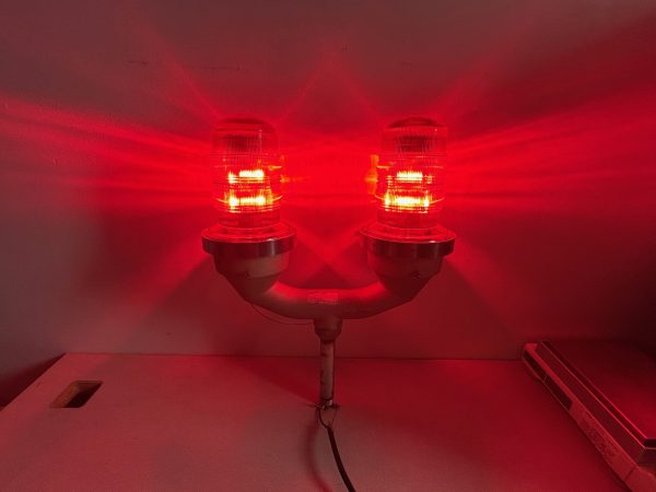 Lumière double Dialight L810 au LED no. cat 860-1R01-002