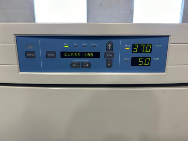 Thermo scientific model 3110 laboratory incubator - Image 2