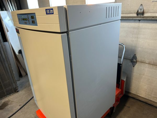 Thermo scientific model 3110 laboratory incubator - Image 4