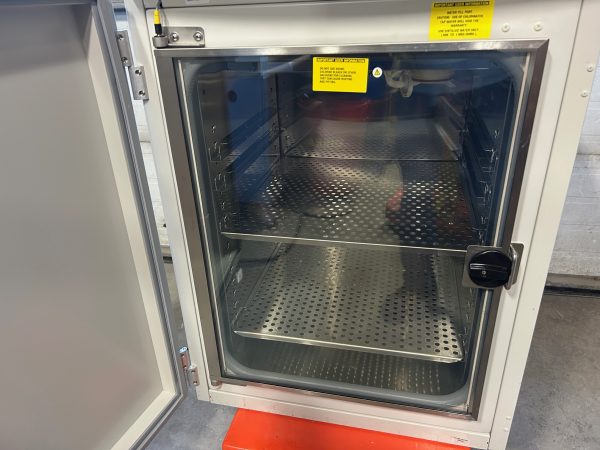 Thermo scientific model 3110 laboratory incubator - Image 5