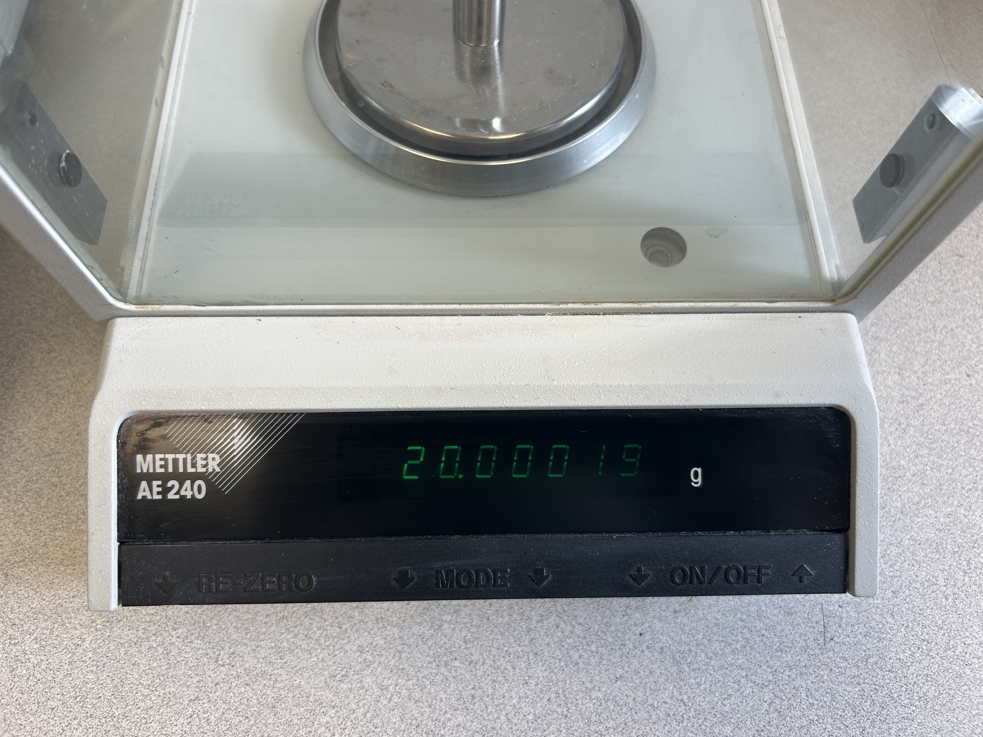 Mettler Toledo AE240 analytical scale - Image 10