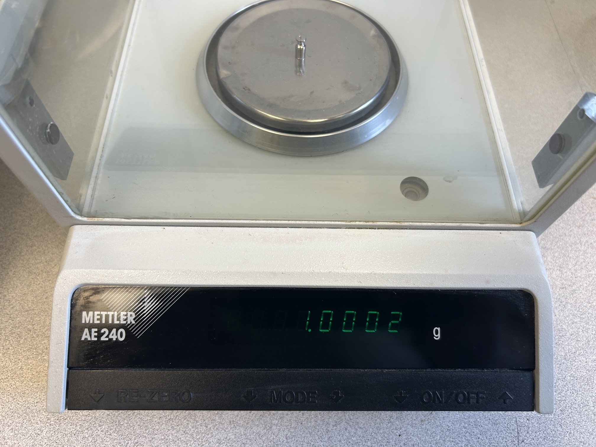 Mettler Toledo AE240 analytical scale - Image 8