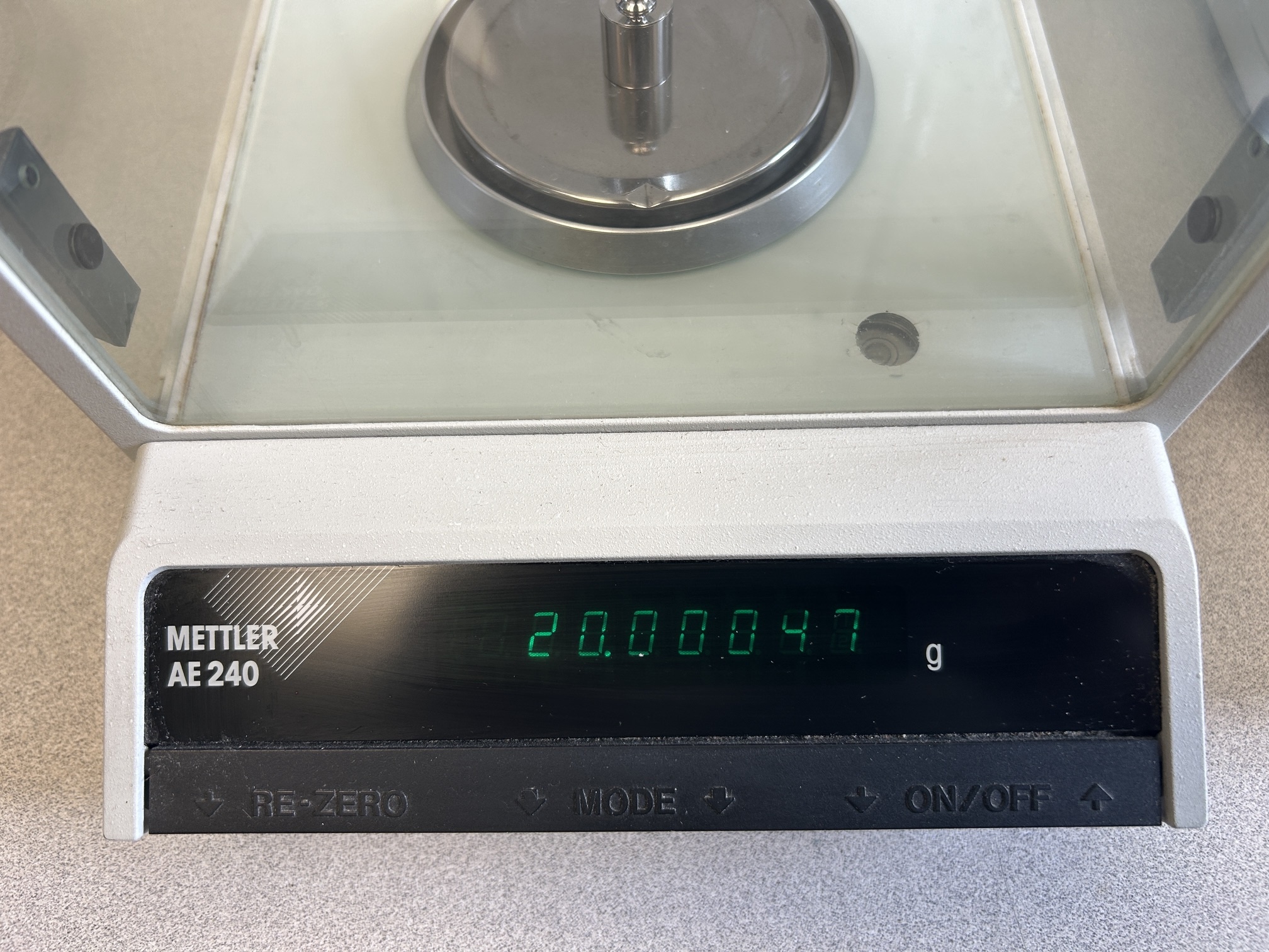 Mettler Toledo AE240 analytical scale - Image 9