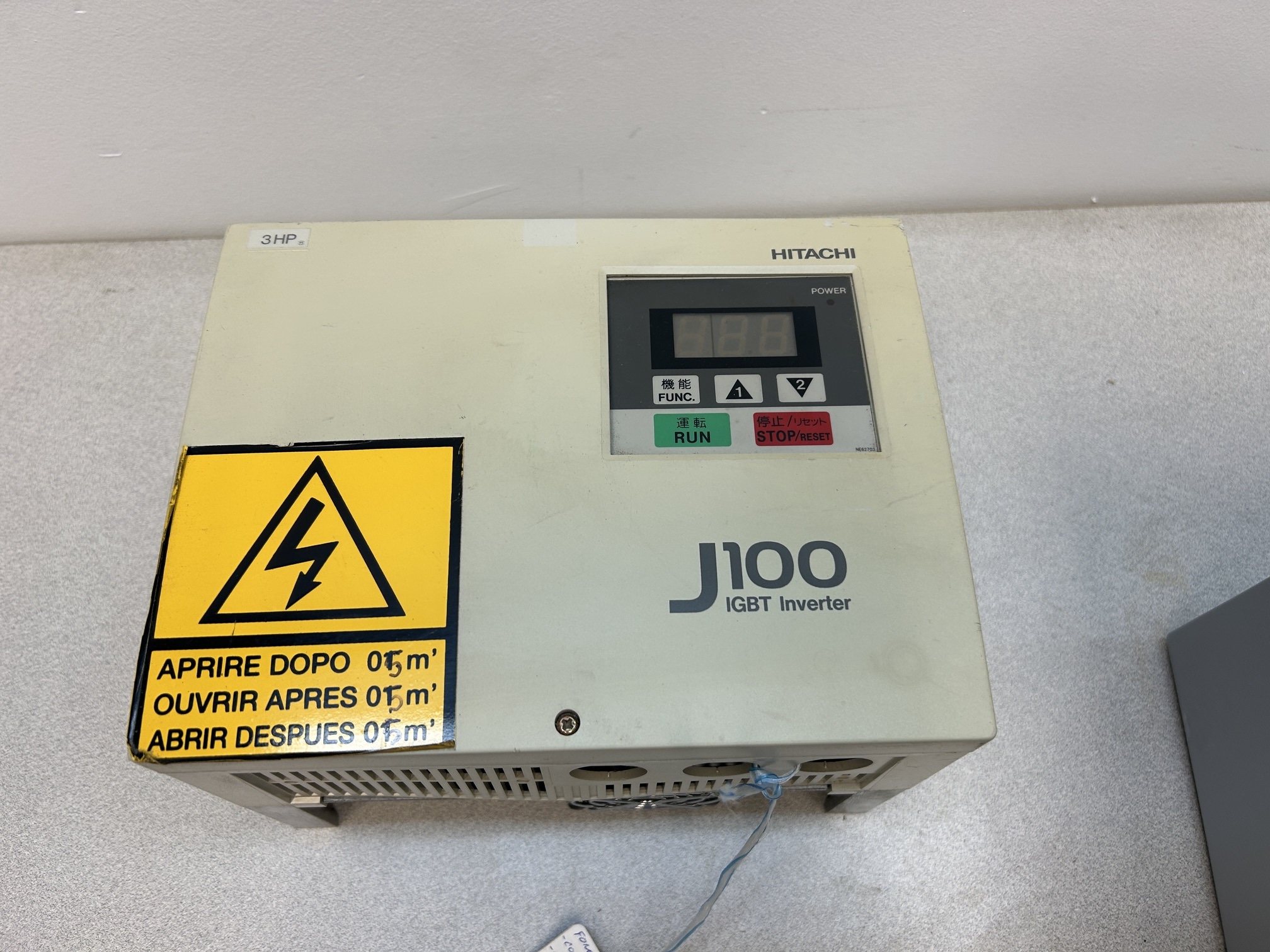 Hitachi J100-022LFU2 speed variator / inverter