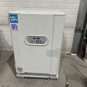 Incubateur de laboratoire Sanyo model MCO-18AIC