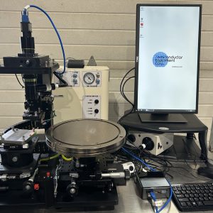 Système Pick & Place model 8351 de la compagnie Semiconductor equipment corporation